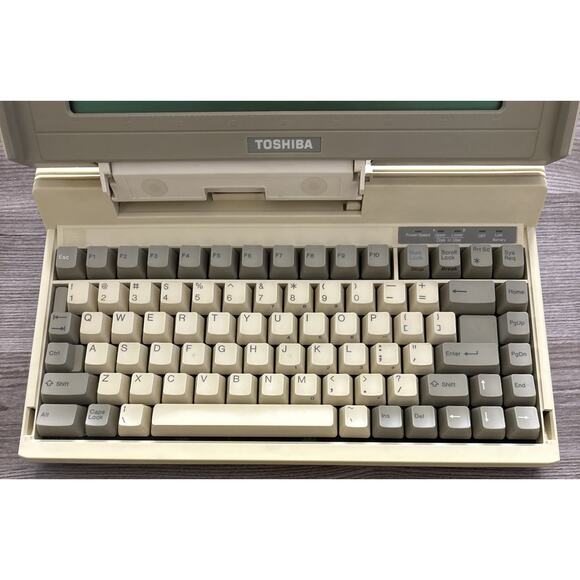 Vintage Toshiba T1100 Plus Laptop Computer with Maxell Micro Floppy Disk MF 2-DD - Picture 2 of 13